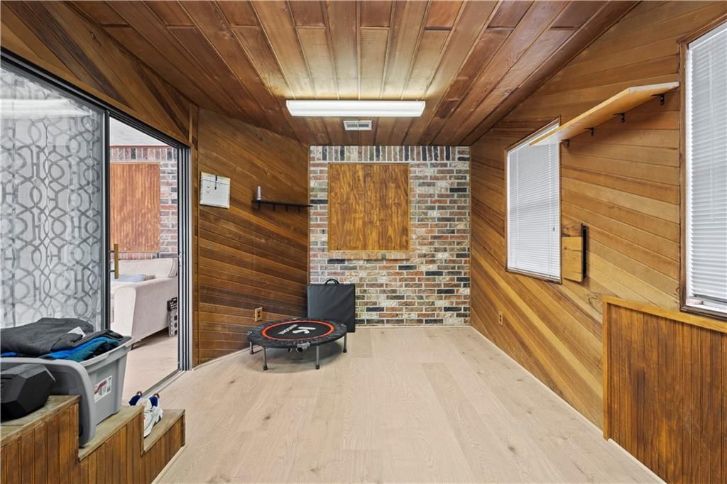 220 E 2nd Avenue — photo 36