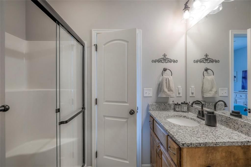 100 N McGee Street — photo 18