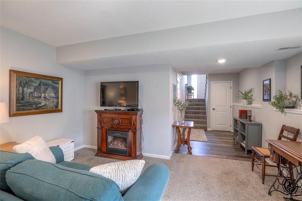 100 N McGee Street — photo 29