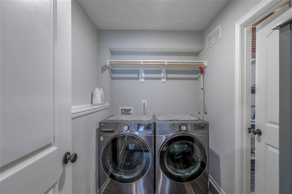 100 N McGee Street — photo 32