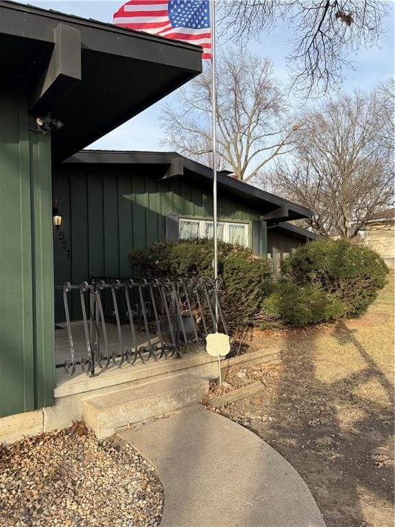 2527 Queen Ridge Drive — photo 3