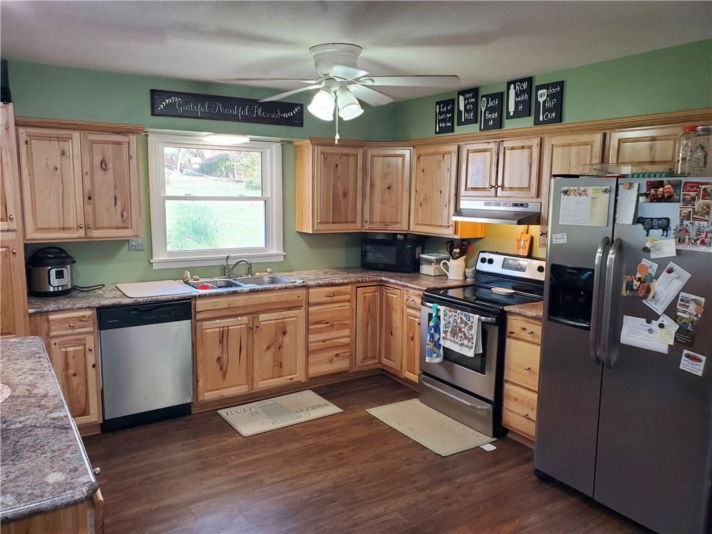 607 Christopher Street — photo 2