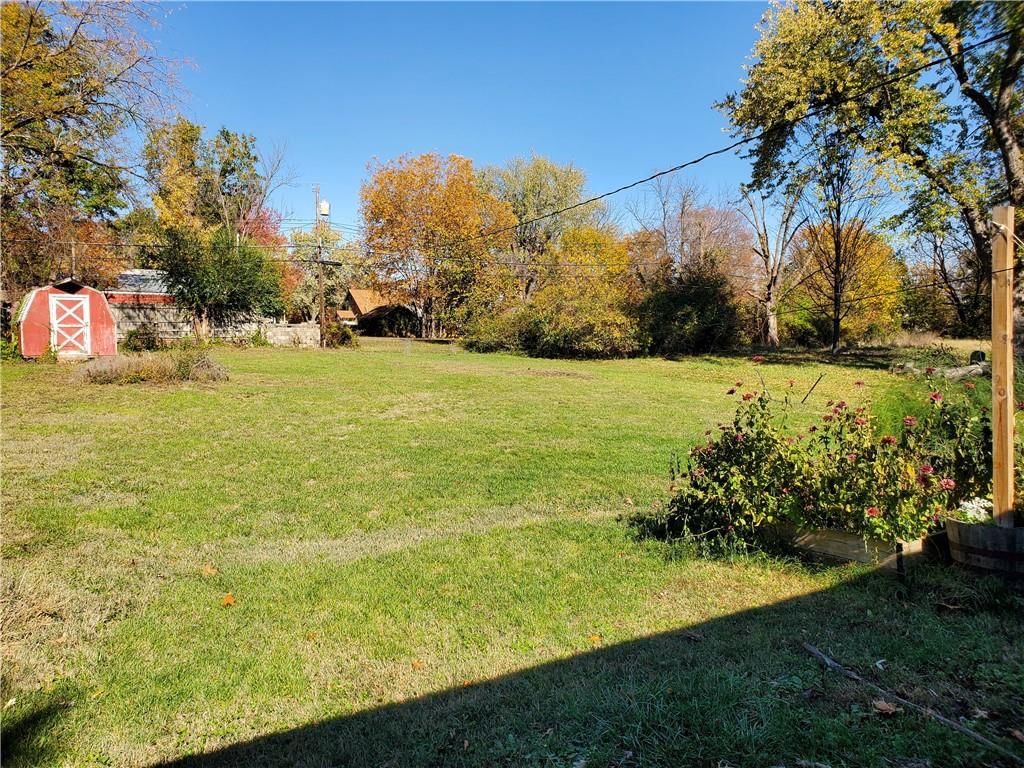 607 Christopher Street — photo 21