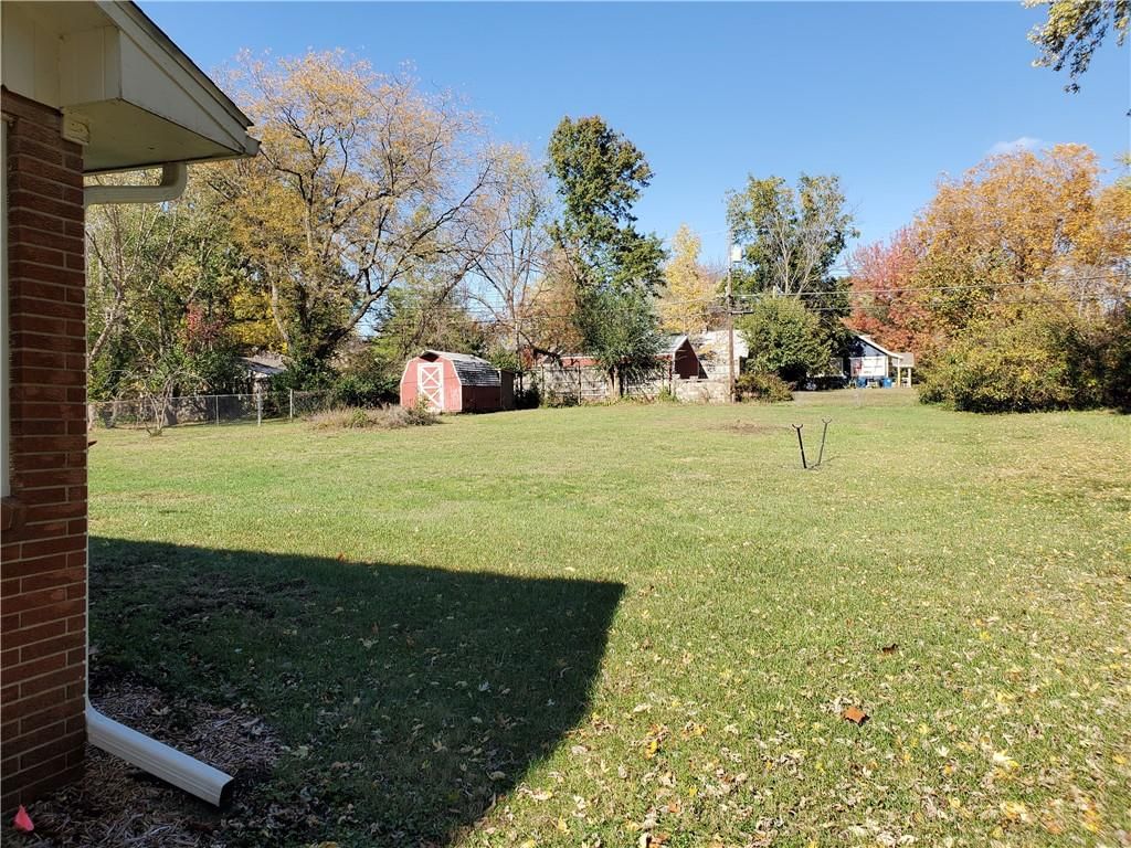 607 Christopher Street — photo 26