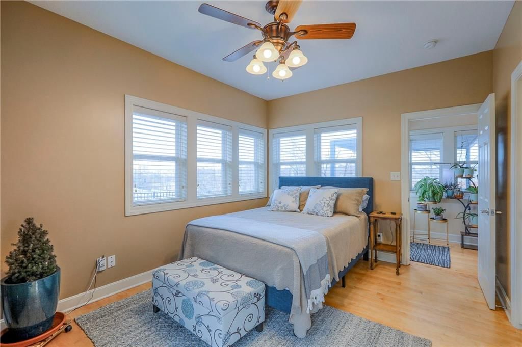 1123 E 49th Street — photo 15