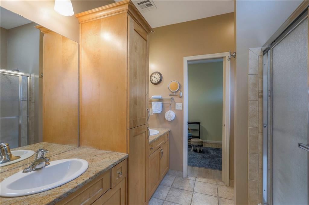 1123 E 49th Street — photo 20