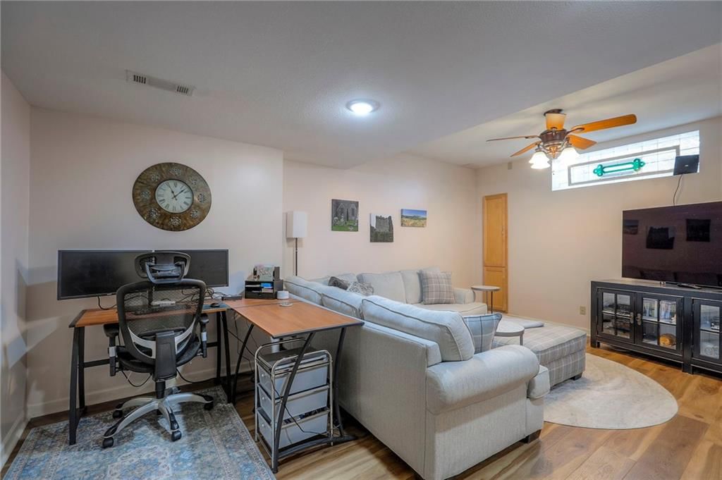 1123 E 49th Street — photo 24