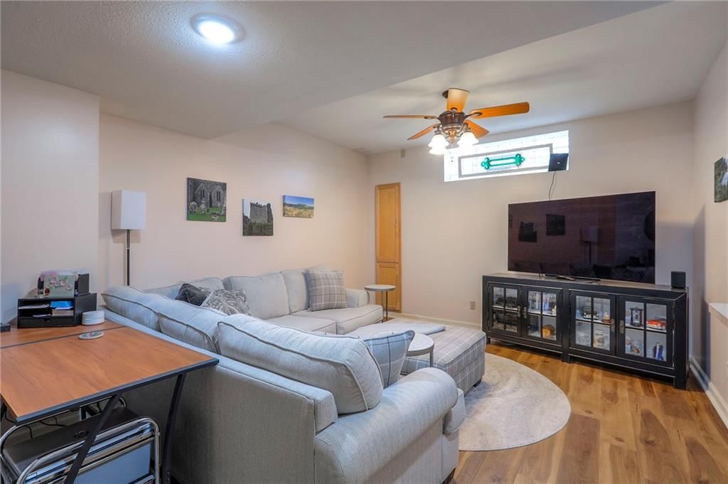 1123 E 49th Street — photo 25