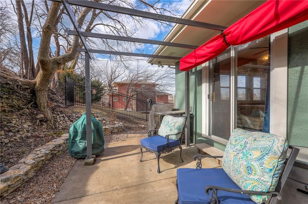 1123 E 49th Street — photo 32
