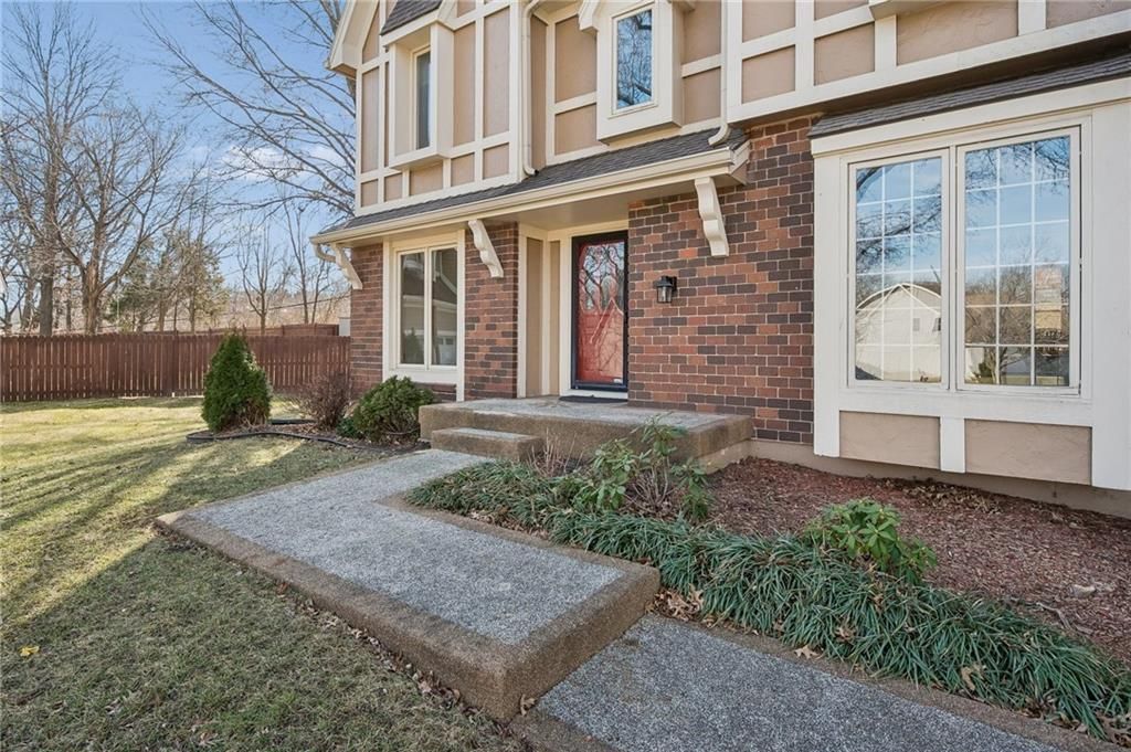 7640 N Lucerne Court — photo 2
