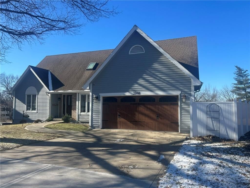 2316 Rhonda Road — photo 2