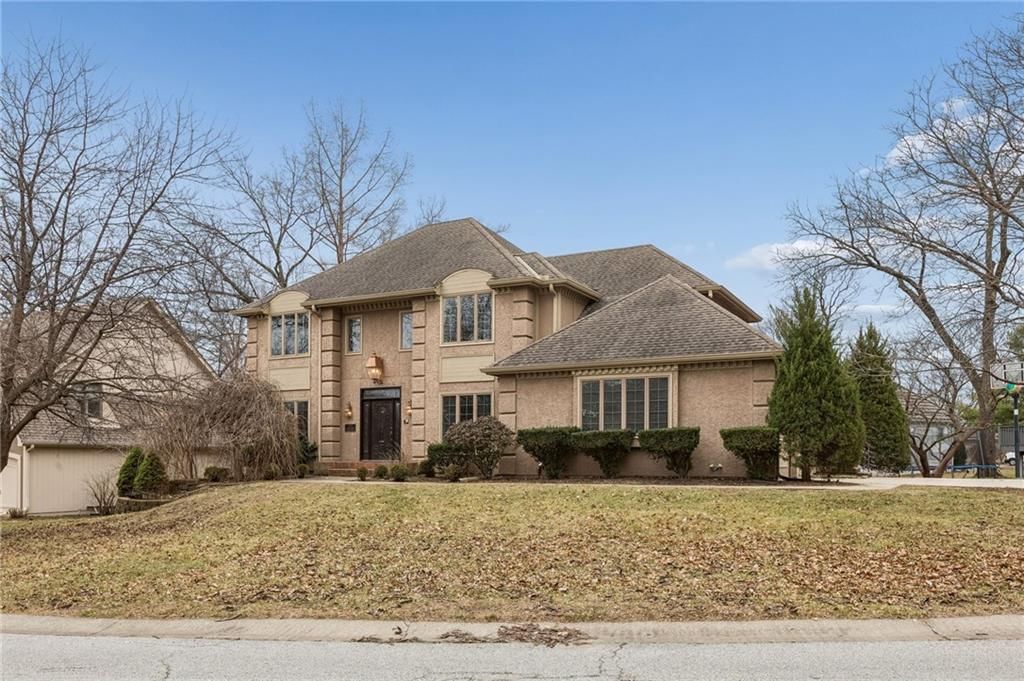 132 The Woodlands Drive — photo 2
