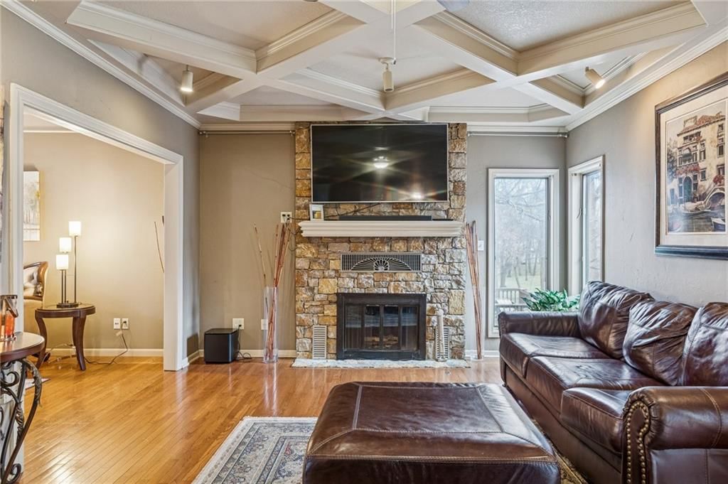 132 The Woodlands Drive — photo 11