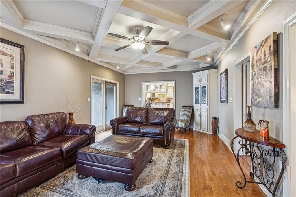 132 The Woodlands Drive — photo 12