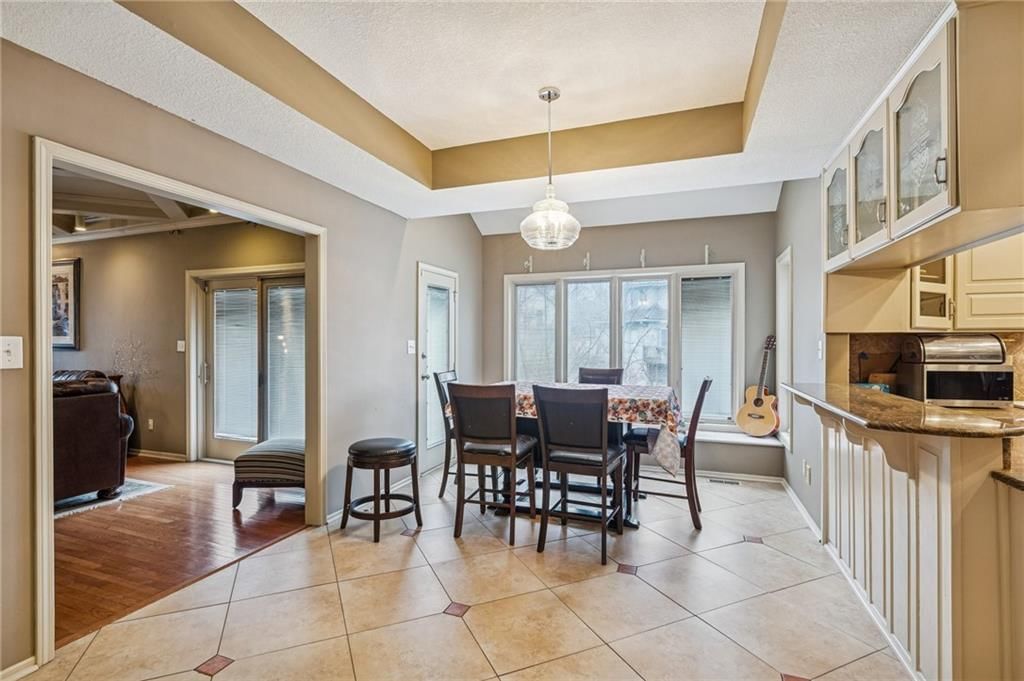132 The Woodlands Drive — photo 14