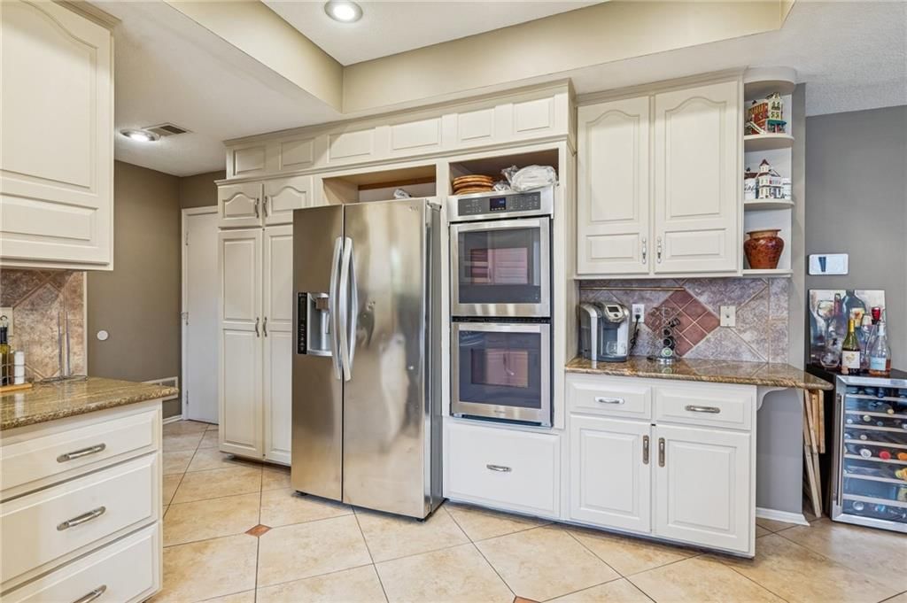 132 The Woodlands Drive — photo 17