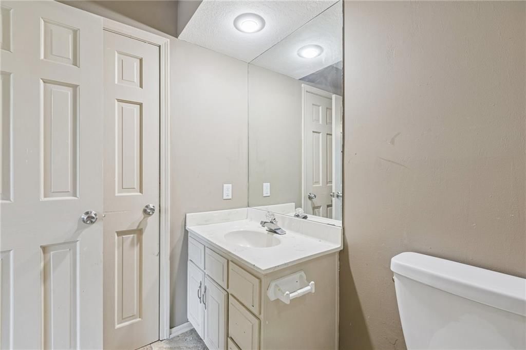 132 The Woodlands Drive — photo 33