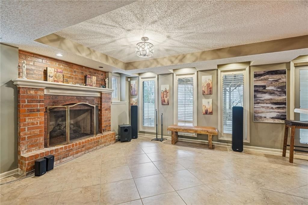 132 The Woodlands Drive — photo 43
