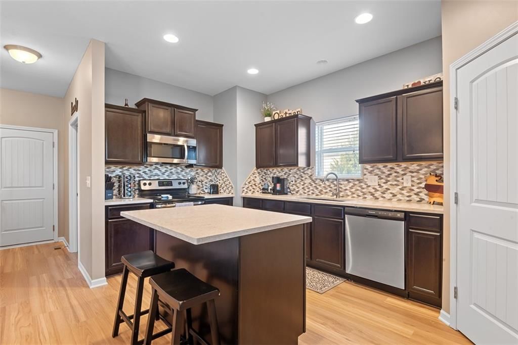 496 E Willow Street — photo 10