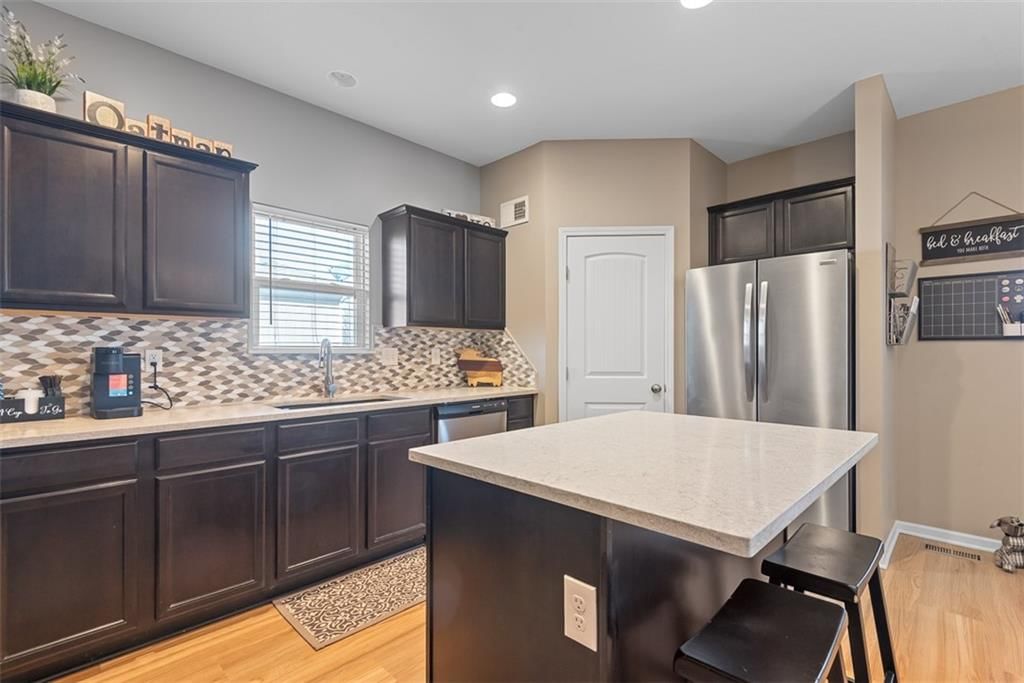 496 E Willow Street — photo 11
