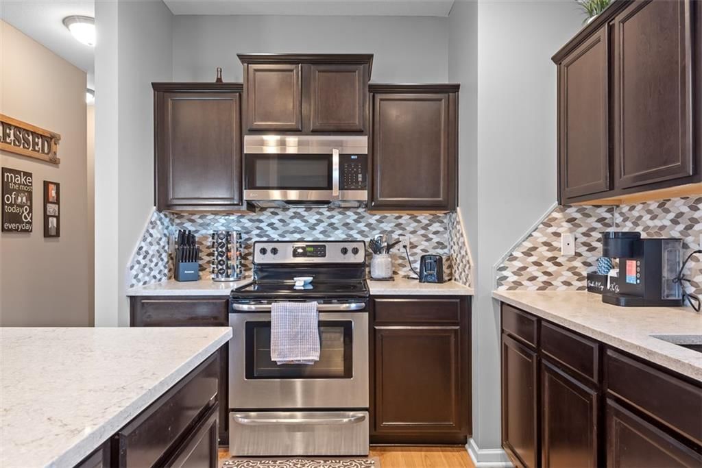 496 E Willow Street — photo 13