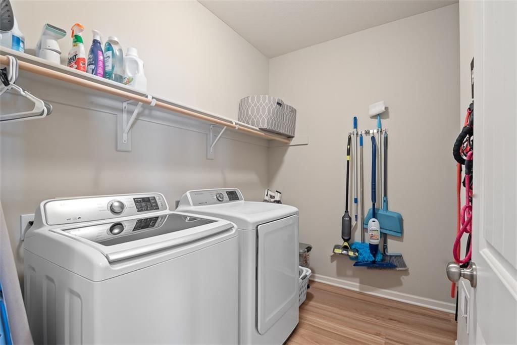 496 E Willow Street — photo 15