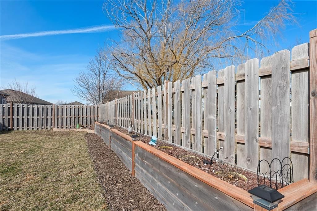 496 E Willow Street — photo 34