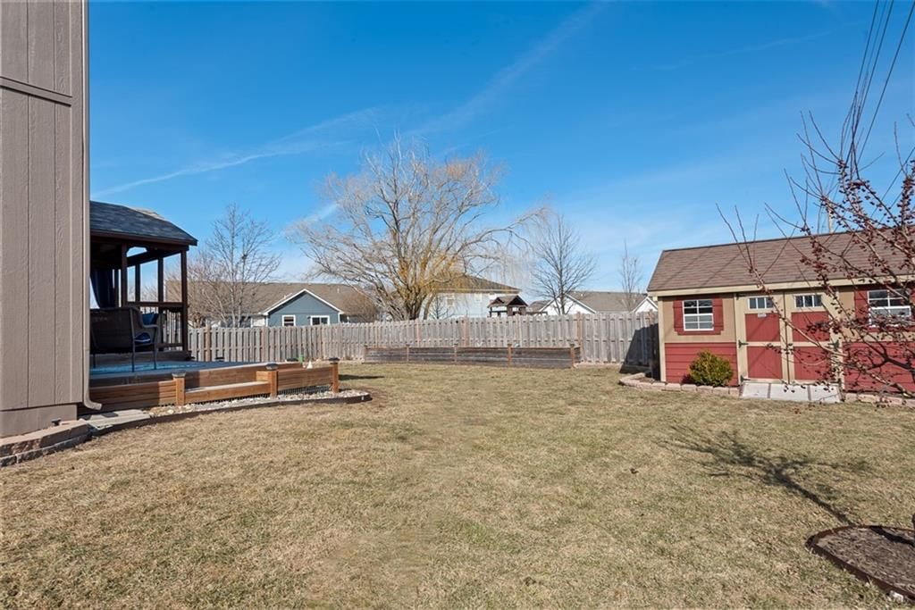 496 E Willow Street — photo 37