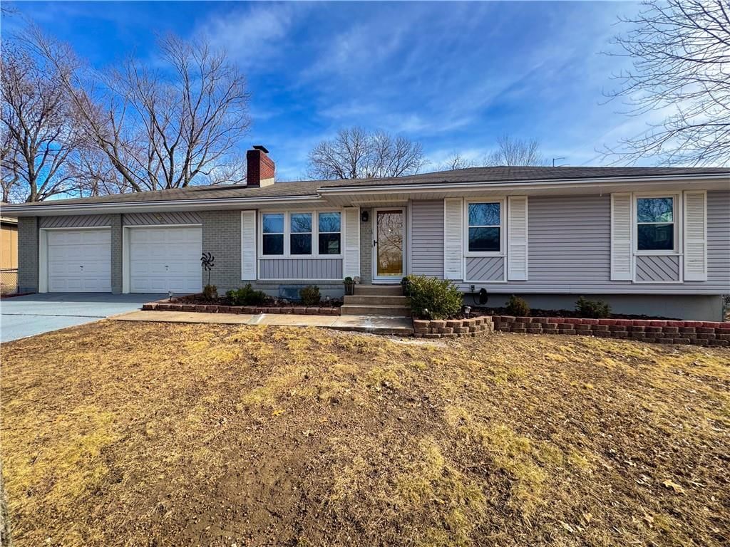 8635 Larsen Street, Overland Park, KS