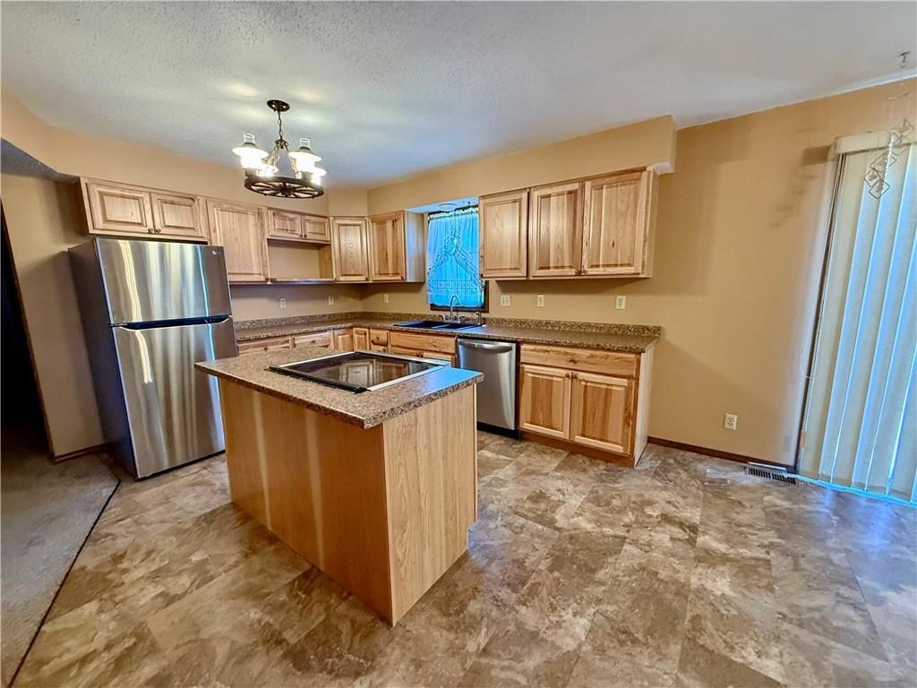 205 S Traster Street — photo 4
