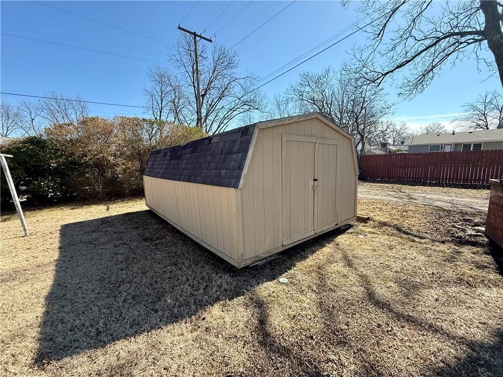 205 S Traster Street — photo 29