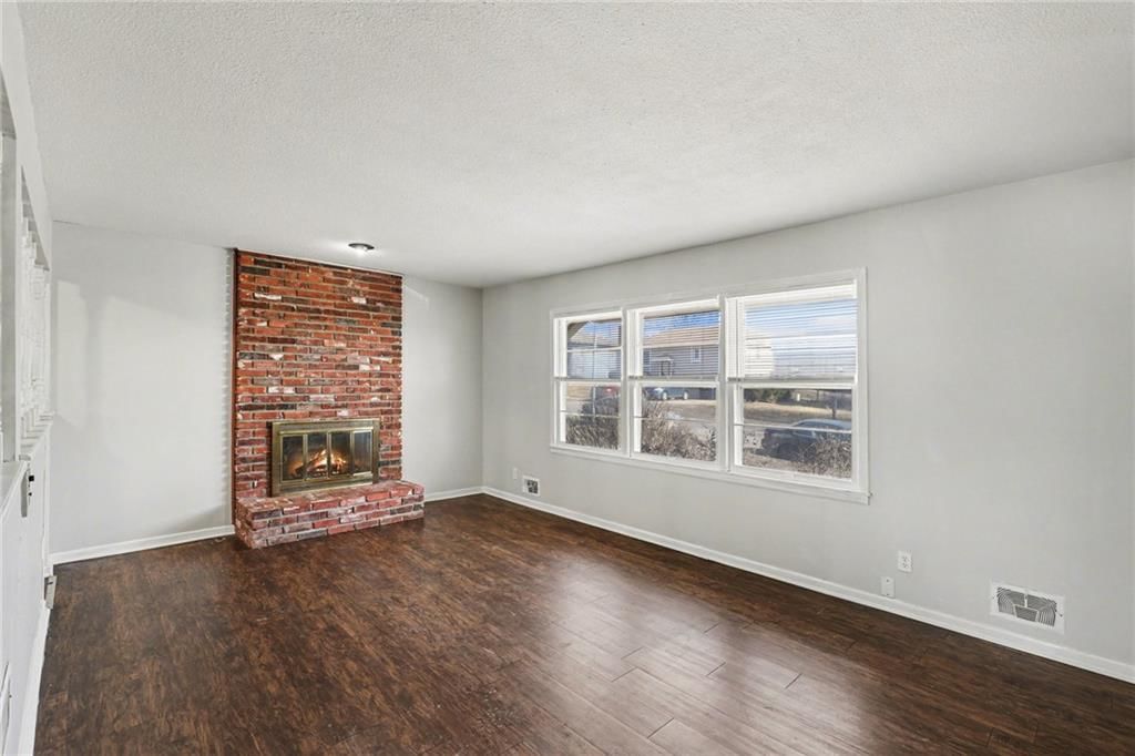 8806 Ford Avenue — photo 2