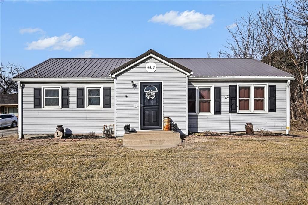 607 W US Highway 71 Highway, Savannah, MO