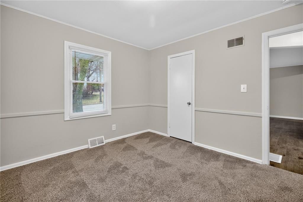 2920 Longwood Avenue — photo 8