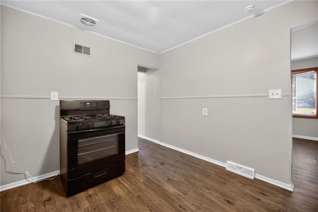 2920 Longwood Avenue — photo 17