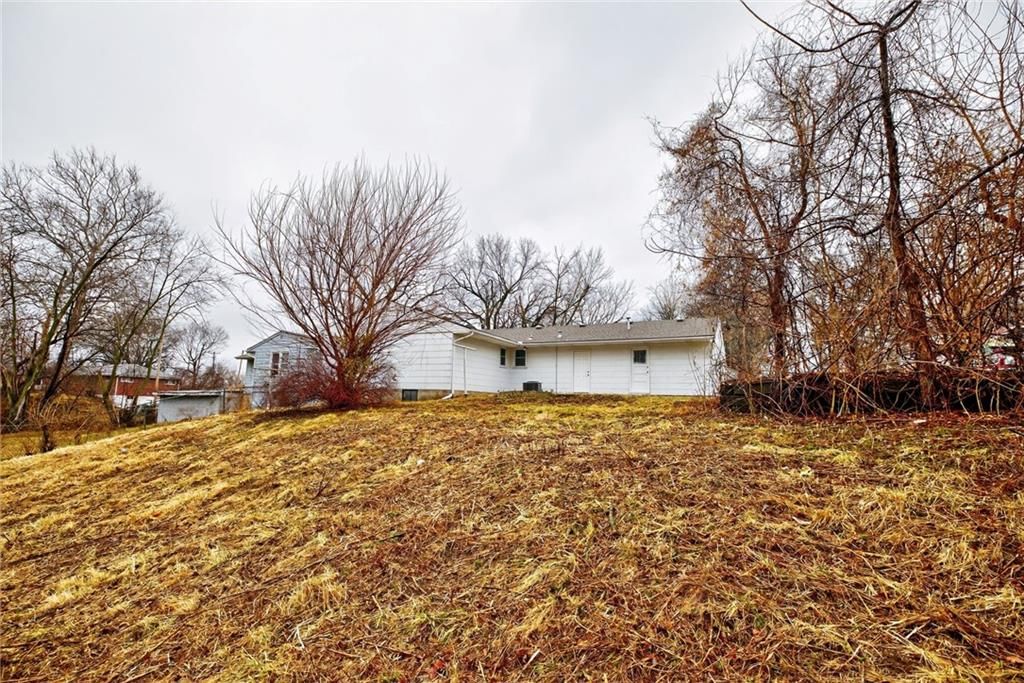 2920 Longwood Avenue — photo 26
