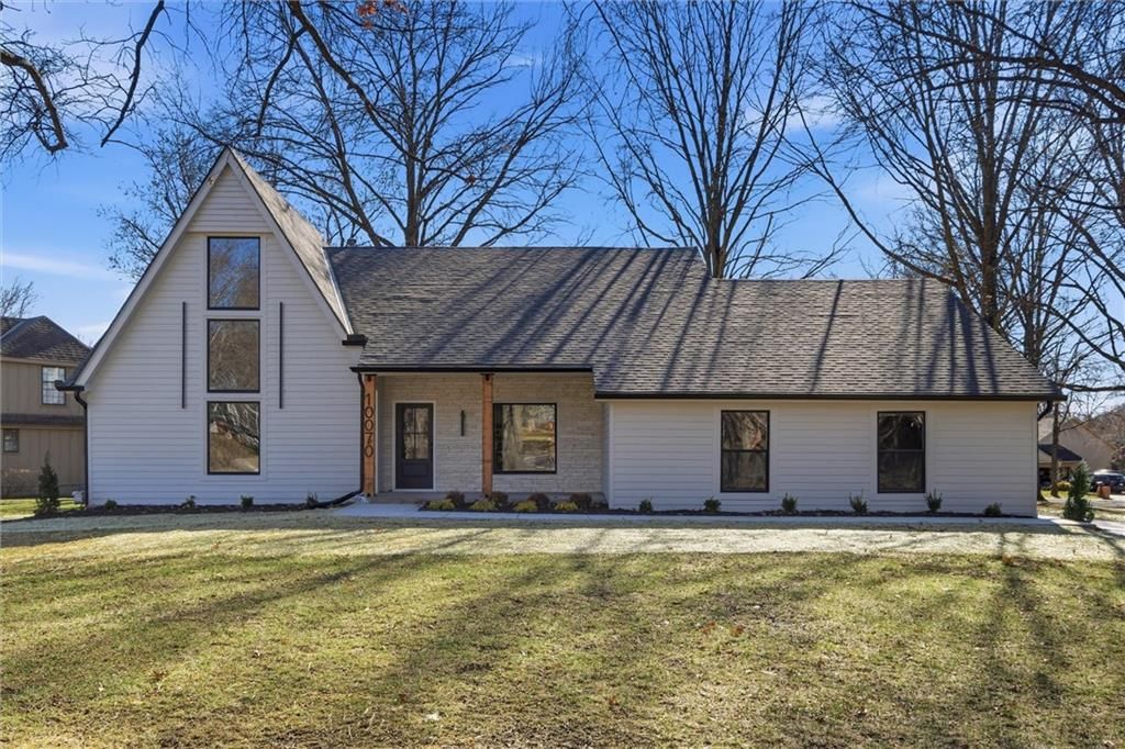 10070 Hemlock Drive, Overland Park, KS