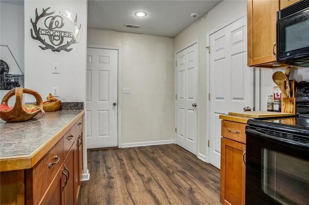 946 E Market Street — photo 12