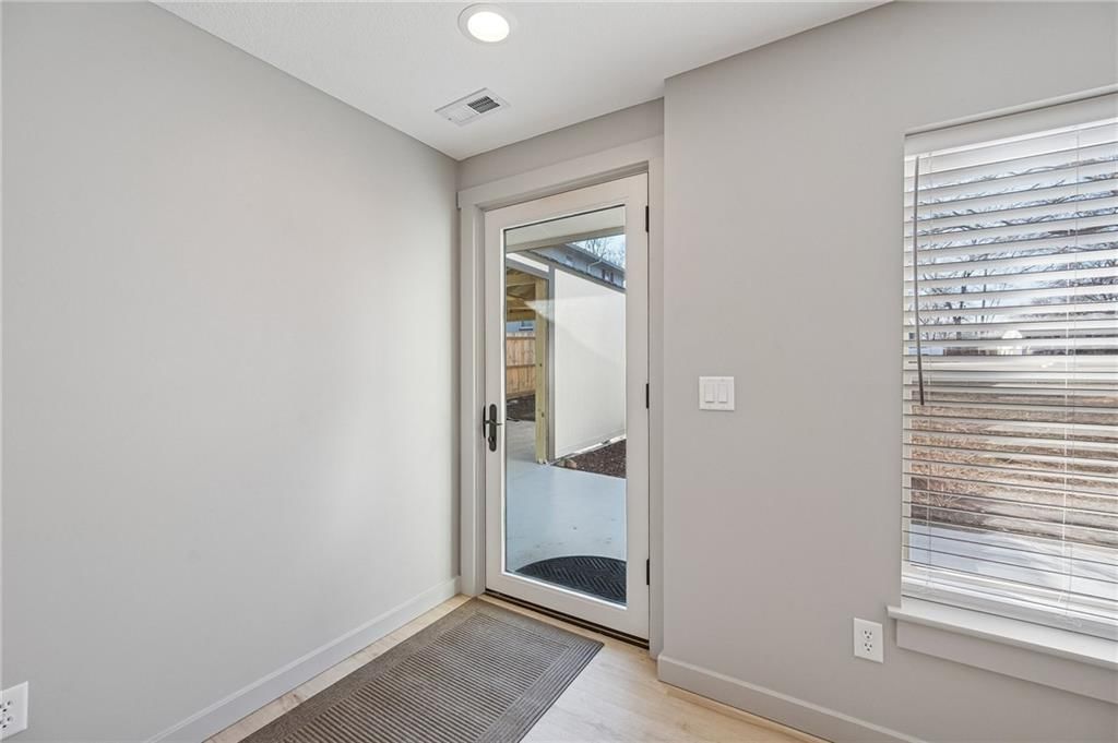 1109 S Woodbury Street — photo 3