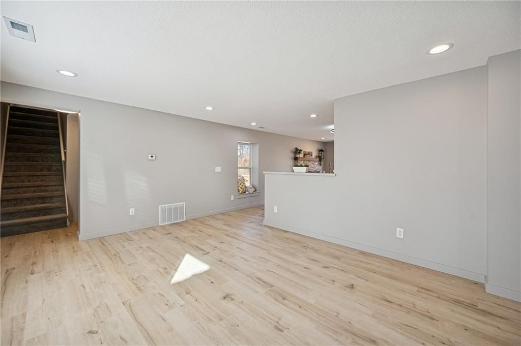 1109 S Woodbury Street — photo 4