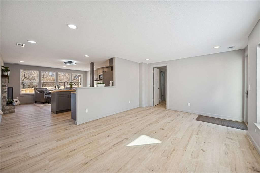 1109 S Woodbury Street — photo 6