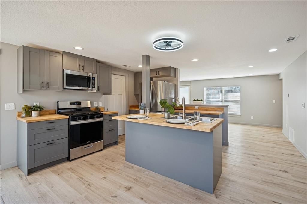 1109 S Woodbury Street — photo 10