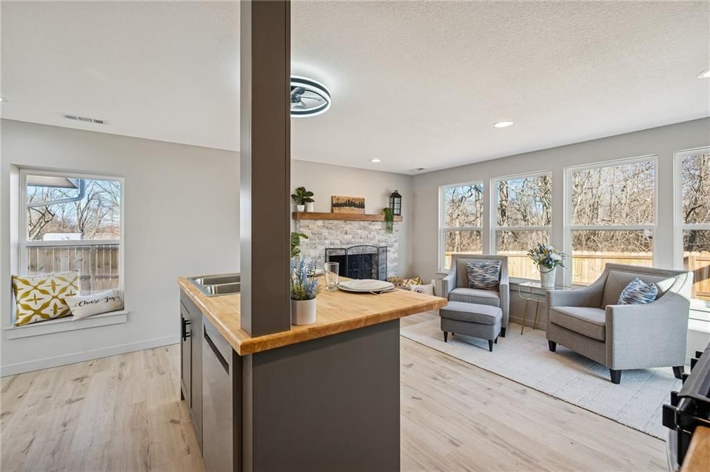 1109 S Woodbury Street — photo 11