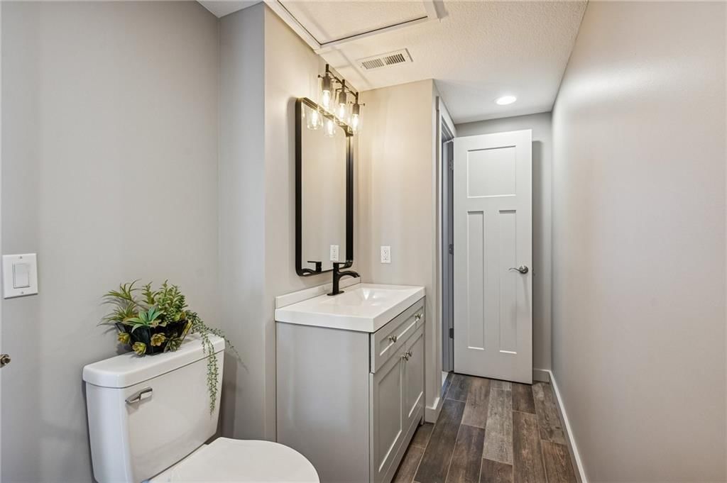 1109 S Woodbury Street — photo 15