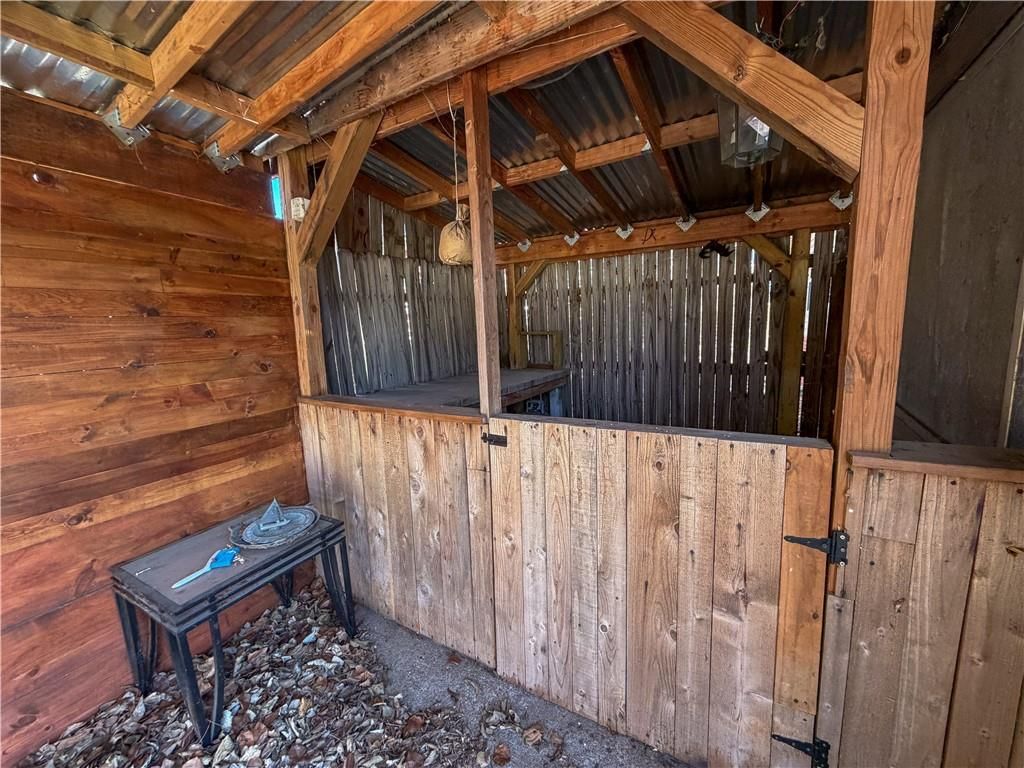 6004 NE Amazonia Road — photo 31