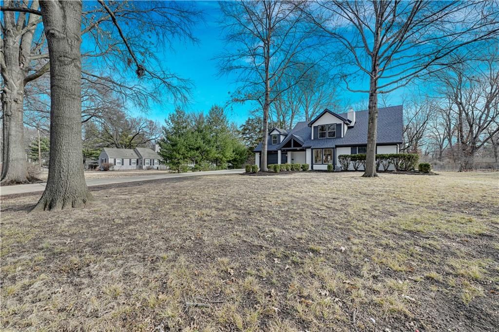 9515 Lee Boulevard — photo 2