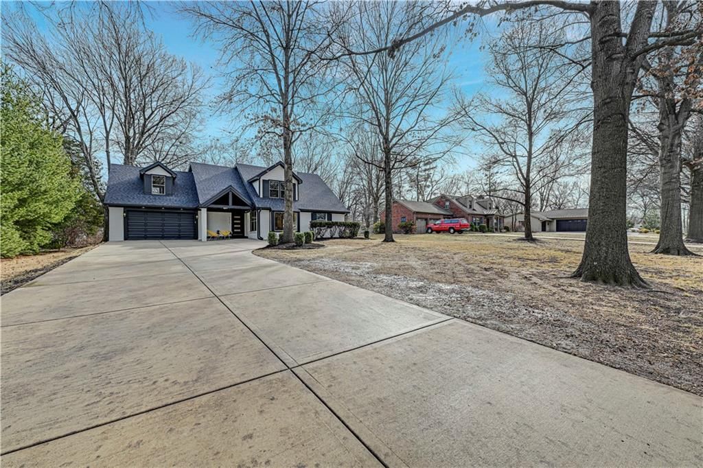 9515 Lee Boulevard — photo 3