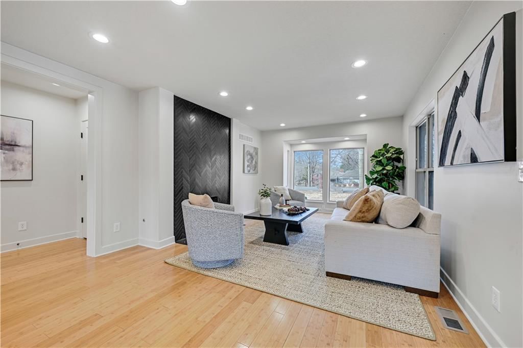 9515 Lee Boulevard — photo 7