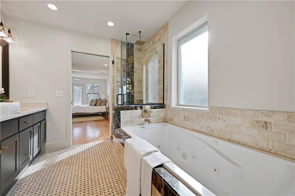 9515 Lee Boulevard — photo 26