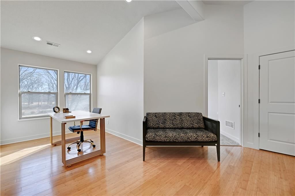 9515 Lee Boulevard — photo 32